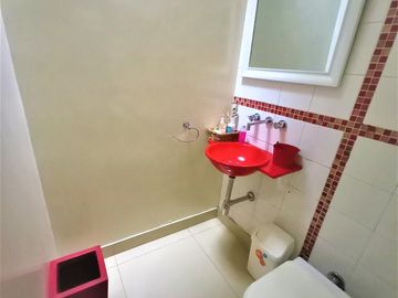 Casa Venta Ramos Mejía S/lote Propio Jardin Pileta Parrilla Terraza Cochera