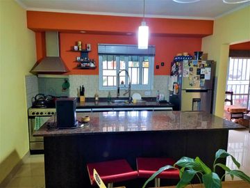 Casa Venta Ramos Mejía S/lote Propio Jardin Pileta Parrilla Terraza Cochera