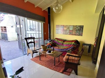 Casa Venta Ramos Mejía S/lote Propio Jardin Pileta Parrilla Terraza Cochera