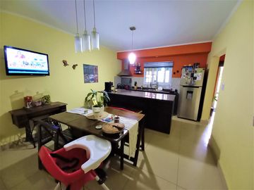 Casa Venta Ramos Mejía S/lote Propio Jardin Pileta Parrilla Terraza Cochera