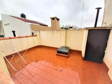 Casa Venta Ramos Mejía S/lote Propio Jardin Pileta Parrilla Terraza Cochera