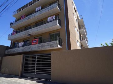 Departamento 3 amb estrenar en duplex de categoría. Cochera. Piscina, Parrilla