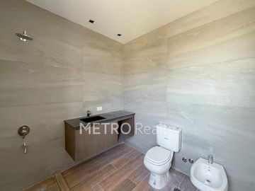Casa en venta al lago central con 4 suites en Virazon, Nordelta