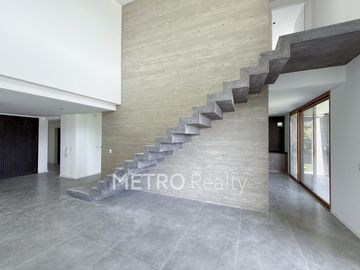 Casa en venta al lago central con 4 suites en Virazon, Nordelta