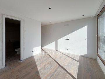 Casa en venta al lago central con 4 suites en Virazon, Nordelta