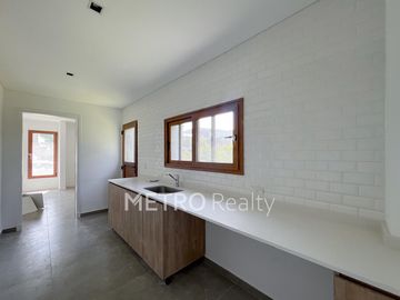 Casa en venta al lago central con 4 suites en Virazon, Nordelta