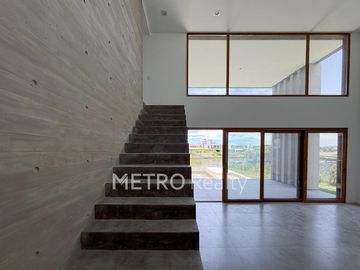 Casa en venta al lago central con 4 suites en Virazon, Nordelta