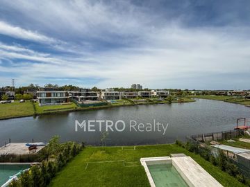 Casa en venta al lago central con 4 suites en Virazon, Nordelta