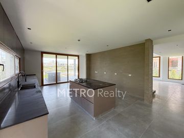 Casa en venta al lago central con 4 suites en Virazon, Nordelta