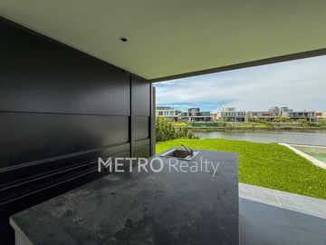 Casa en venta al lago central con 4 suites en Virazon, Nordelta