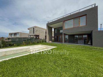 Casa en venta al lago central con 4 suites en Virazon, Nordelta