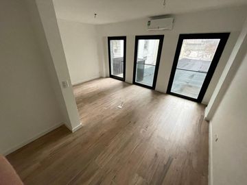 Monoambiente en venta con balcon - Microcentro