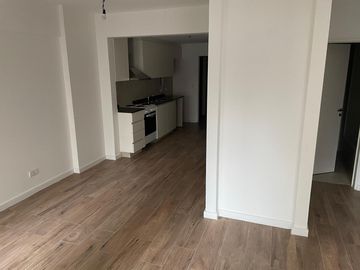 Monoambiente en venta con balcon - Microcentro