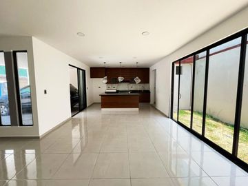 Casas en venta en ALTAMIRA Residencial, a unos metros de la Radial con 3 recámaras y Roof Garden