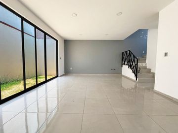 Casas en venta en ALTAMIRA Residencial, a unos metros de la Radial con 3 recámaras y Roof Garden