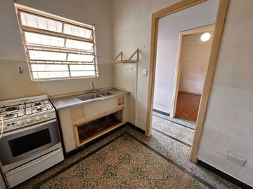 VENTA PH 3 AMB FRENTE JARDIN COCHERA, BERNAL