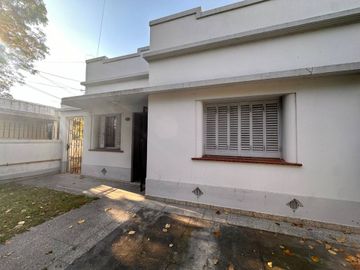VENTA PH 3 AMB FRENTE JARDIN COCHERA, BERNAL