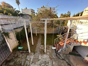 VENTA PH 3 AMB FRENTE JARDIN COCHERA, BERNAL