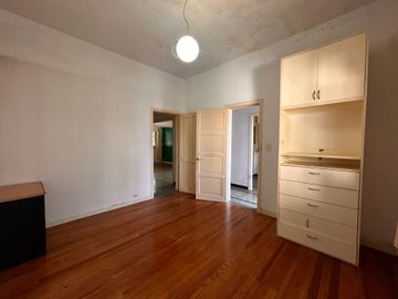 VENTA PH 3 AMB FRENTE JARDIN COCHERA, BERNAL