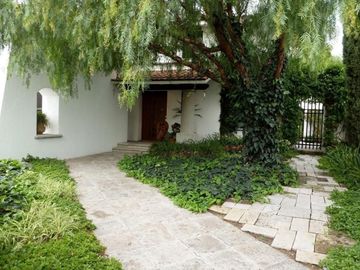 CASA EN VENTA EN VILLAS DEL MESÓN