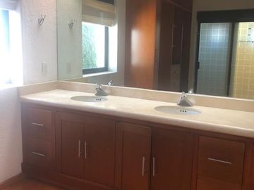 CASA EN VENTA EN VILLAS DEL MESÓN