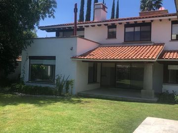CASA EN VENTA EN VILLAS DEL MESÓN