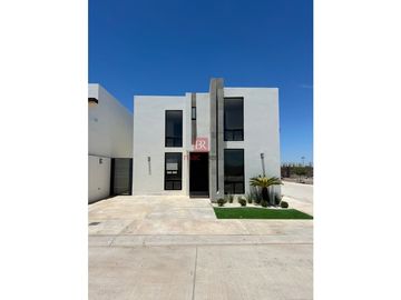 CASA EN VENTA EN FRACC. MONARCAS. CD. OBREGÓN, SONORA