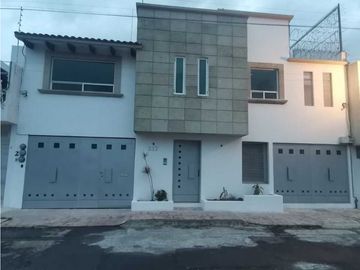 Casas En Venta En Conjunto Privado Por Galerias Serdán