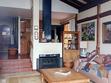 FOCOLARE PROPIEDADES VENDE ACOGEDORA CASA