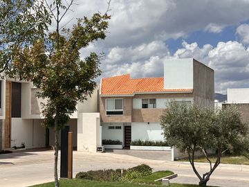 CASA HM PRIVADA ALTO LAGO