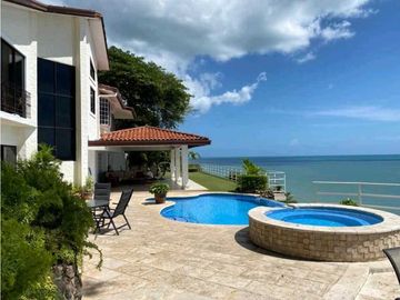 VENTA DE CASA EN SAN CARLOS, FRENTE AL MAR COSTA ESMERALDA