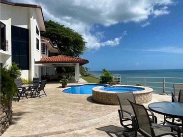 VENTA DE CASA EN SAN CARLOS, FRENTE AL MAR COSTA ESMERALDA