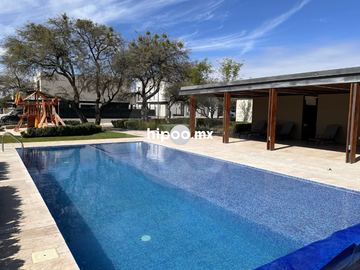 Casa en condominio en venta en Lomas del Campanario