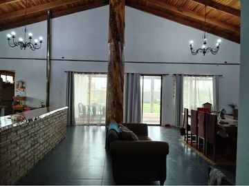 Exclusiva Casa en Parcela en Molina, Curicó.