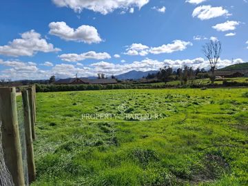 Terreno en  Exclusivo condominio residencial seguro cercano a colegios en Melipilla