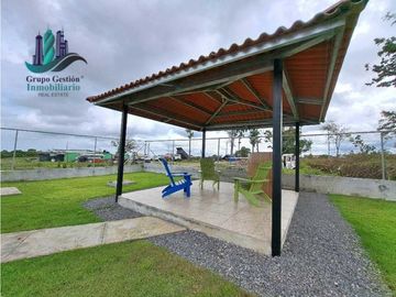 VENDO CASA AMOBLADA EN BOQUETE