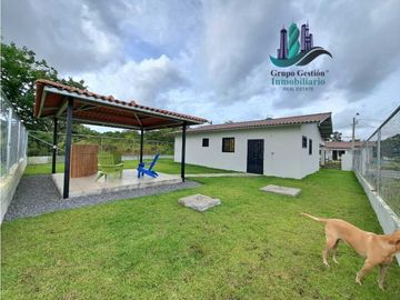 VENDO CASA AMOBLADA EN BOQUETE