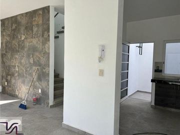 CASA MODERNA AL SUR DE CUERNAVACA