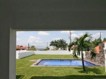 CASA EN BURGOS BUGAMBILIAS VIG 24/7