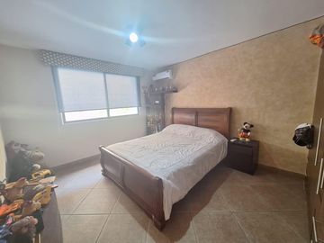 Casa en Venta,3 Dormitorios,patio grande,UEES, Samborodón