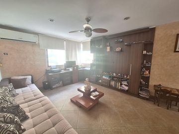 Casa en Venta,3 Dormitorios,patio grande,UEES, Samborodón