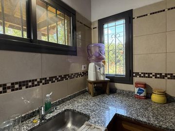 Descubre una encantadora casa estilo chalet en Salvador María | Lobos