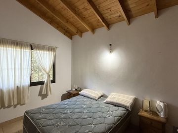 Descubre una encantadora casa estilo chalet en Salvador María | Lobos