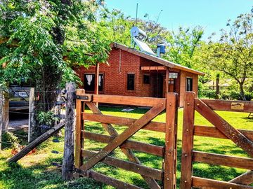 Descubre una encantadora casa estilo chalet en Salvador María | Lobos