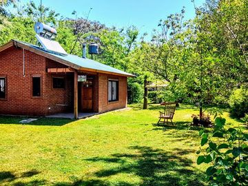Descubre una encantadora casa estilo chalet en Salvador María | Lobos