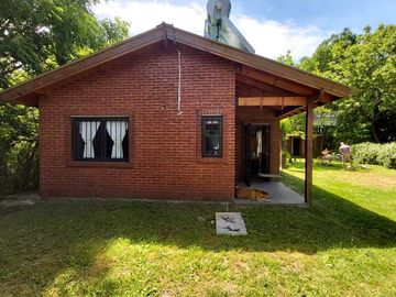 Descubre una encantadora casa estilo chalet en Salvador María | Lobos
