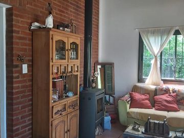 Descubre una encantadora casa estilo chalet en Salvador María | Lobos