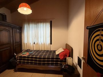 Descubre una encantadora casa estilo chalet en Salvador María | Lobos