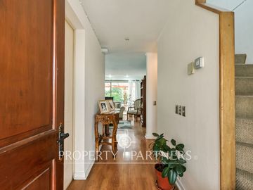 Venta de hermosa Casa en Condominio Cordillera a pasos de Colegio Pumahue y Dunalastair de Peñalolén