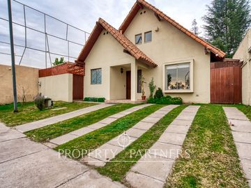 Venta de hermosa Casa en Condominio Cordillera a pasos de Colegio Pumahue y Dunalastair de Peñalolén
